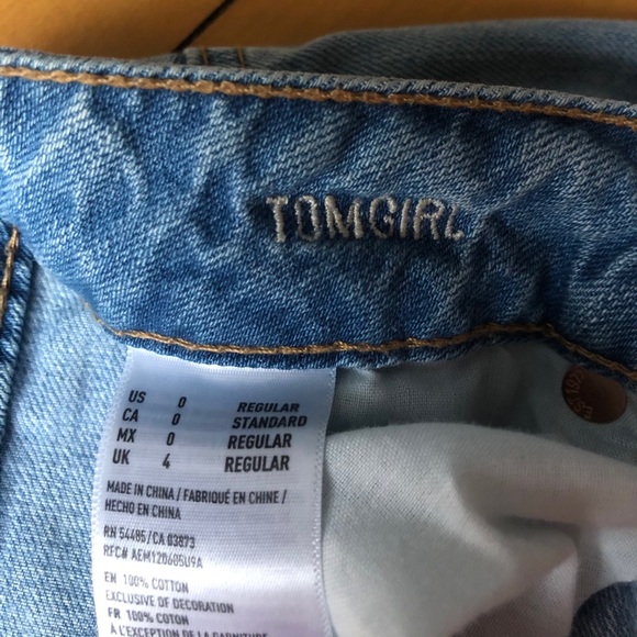 American Eagle Distressed Tomgirl Jeans size 0 - Picture 5 of 5